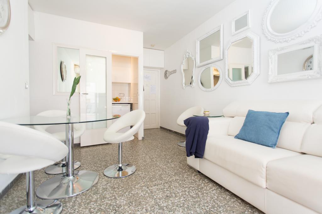 Du Soleil Apart Sitges Extérieur photo